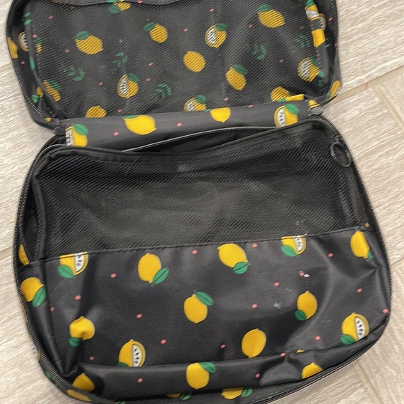 Travel cosmetics bag - Picture 4 of 5